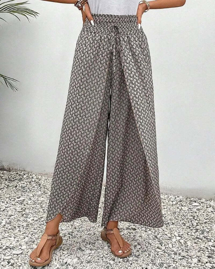 Comfortable green wide leg palazzo trousers for women, flowy and lightweight, great for summer casual wear.
