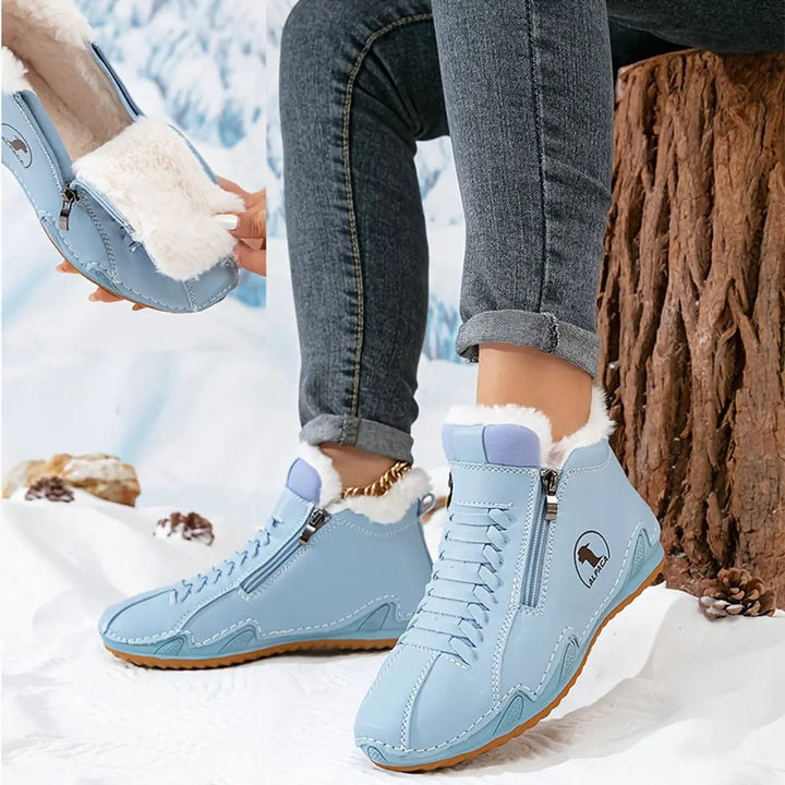 Trendy women's zip-up boots, wide fit, faux-fur lined for cozy winter fashion.
